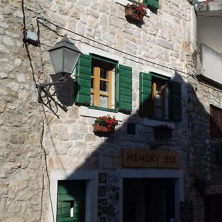 Apartments Mime - Small House Vodice Esterno foto