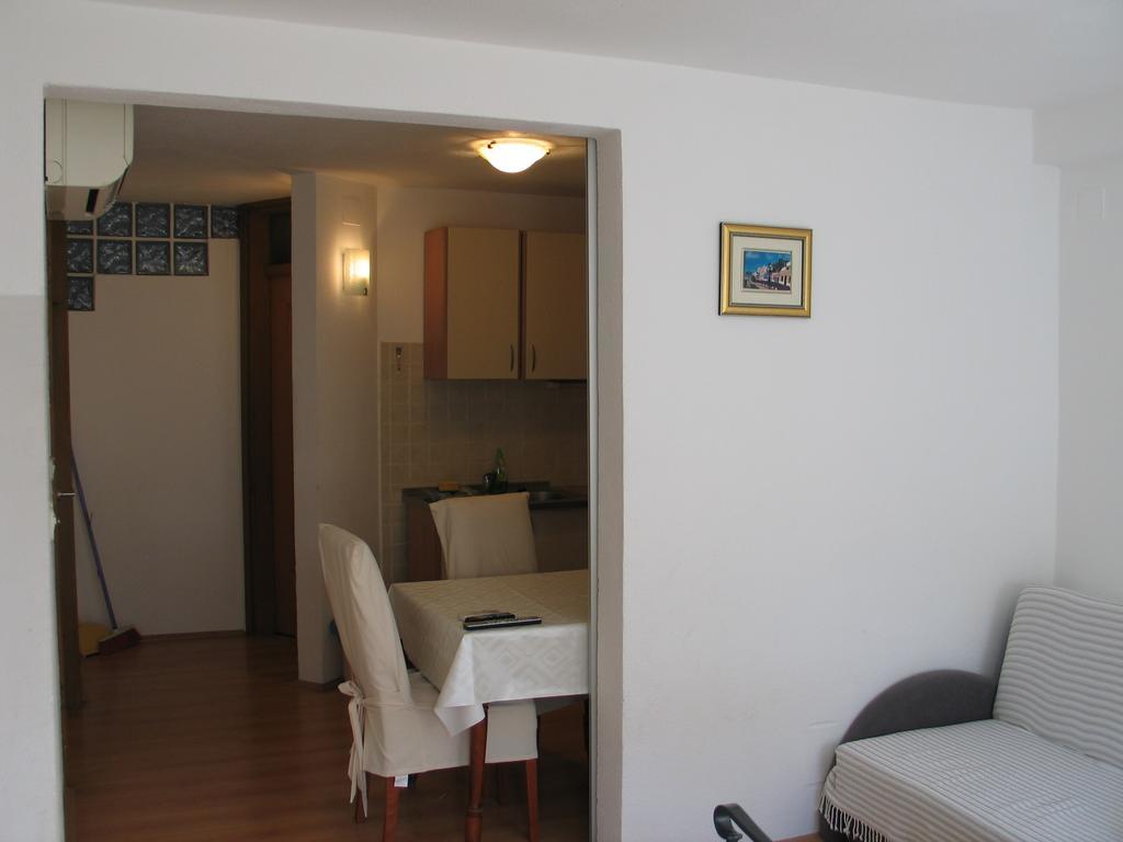 Apartments Mime - Small House Vodice Esterno foto
