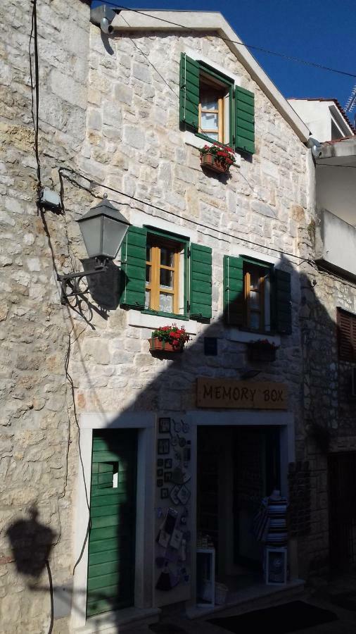 Apartments Mime - Small House Vodice Esterno foto