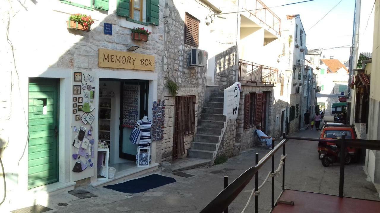 Apartments Mime - Small House Vodice Esterno foto
