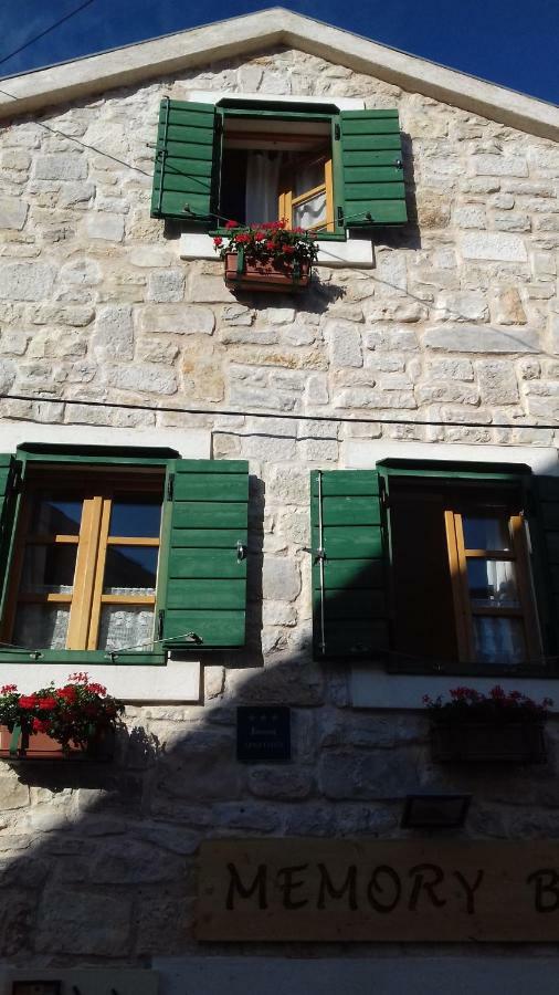 Apartments Mime - Small House Vodice Esterno foto