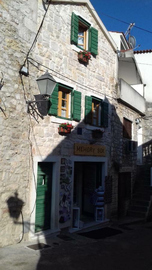 Apartments Mime - Small House Vodice Esterno foto