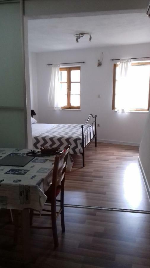 Apartments Mime - Small House Vodice Esterno foto