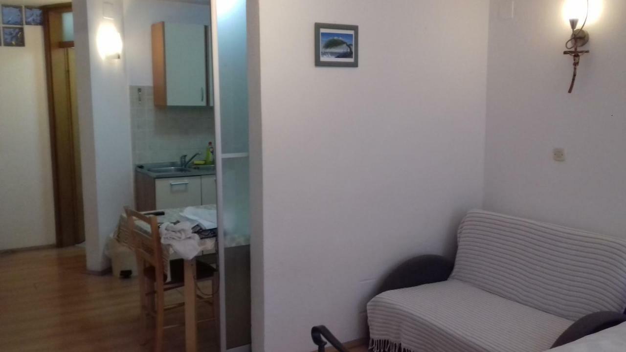 Apartments Mime - Small House Vodice Esterno foto